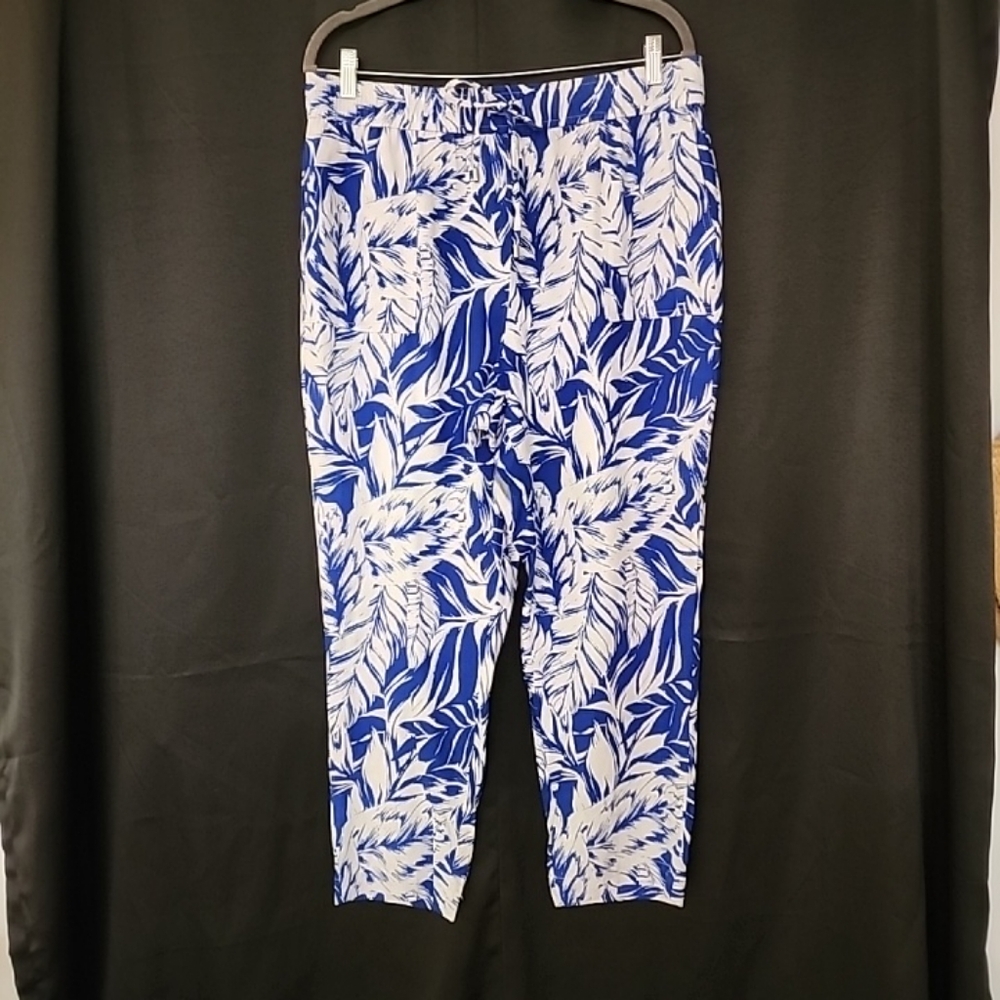 Calvin Klein Linen Capri Pant Lg Tropical Navy and White, Elastic Waist, pockets